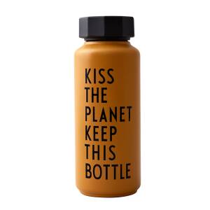 Design Letters Thermosflasche groß Kiss the Planet senfgelb